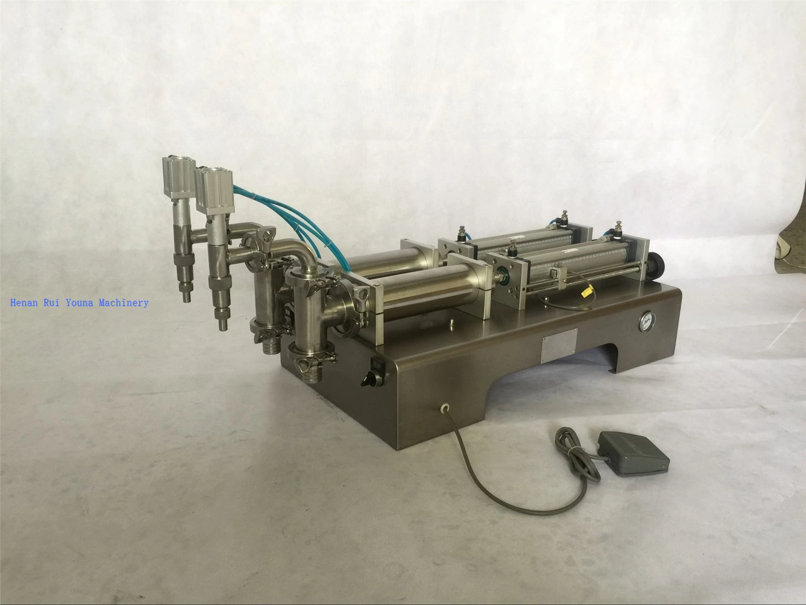 liquid filling machine